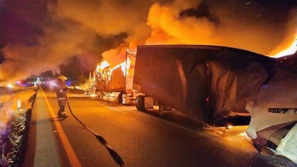 Reportan 9 cadáveres abandonados y autos incendiados en carreteras de Zacatecas tras captura de integrantes del CDS