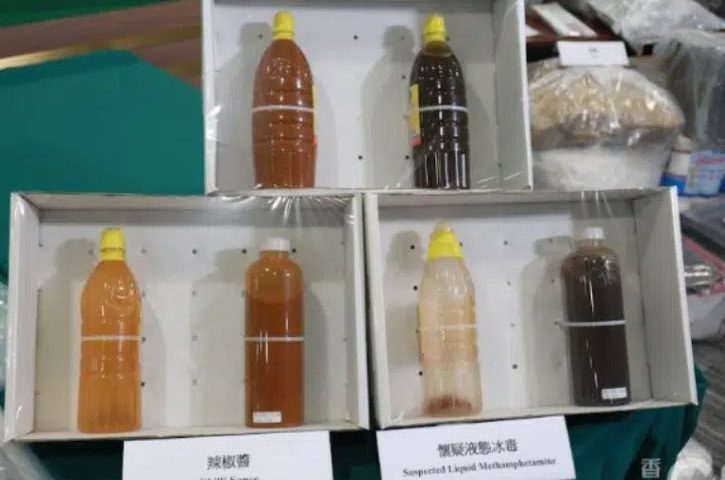 China asegura cargamento de metanfetamina escondido en botellas de salsa salidas de México