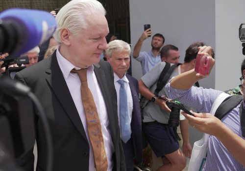 Julian Assange es declarado libre y abandona EEUU para regresar a Australia