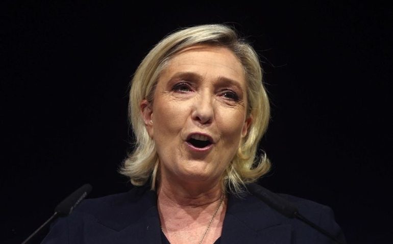 Sube el euro y la bolsa de Paris tras los indicios de que la extrema derecha francesa no obtendría la mayoría